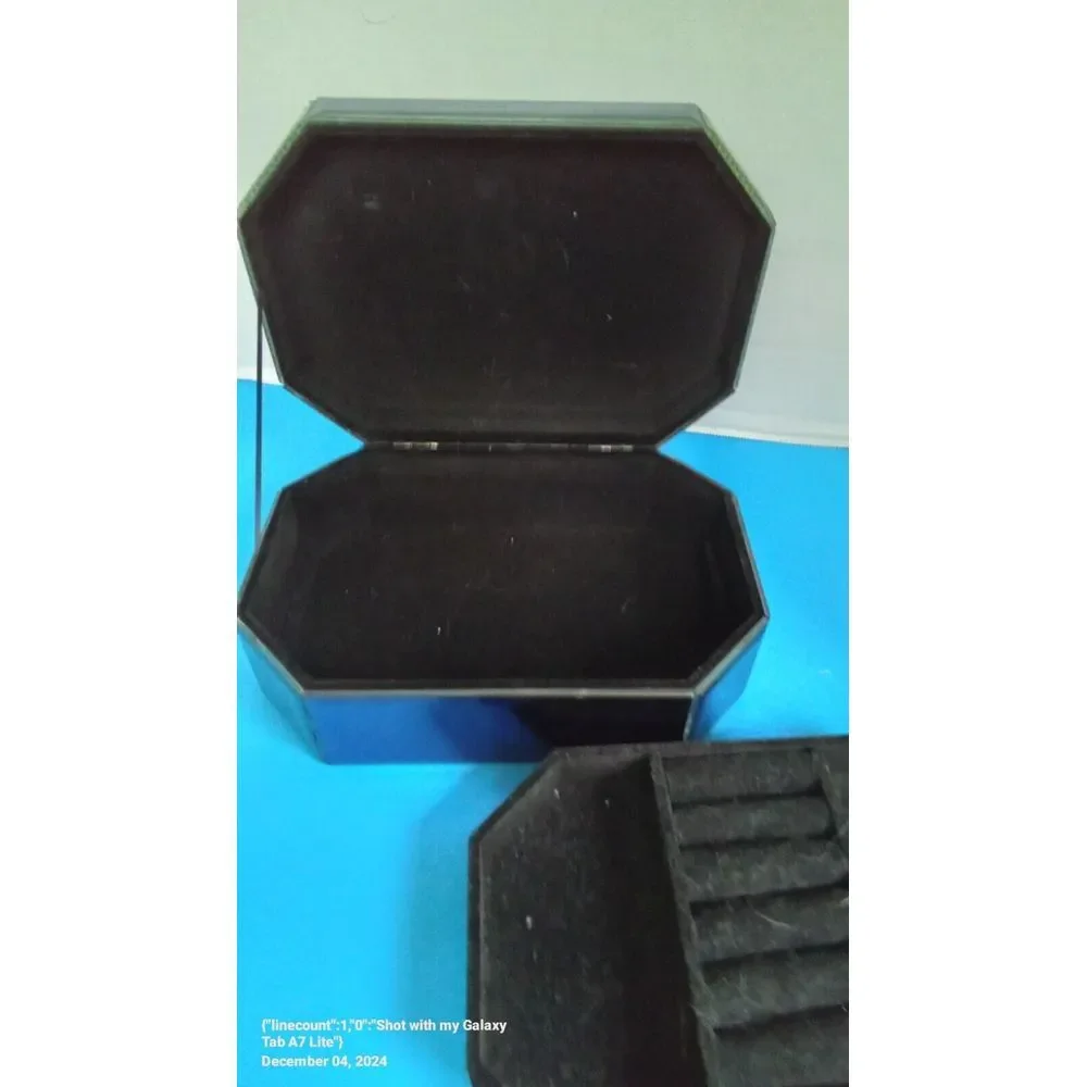 Elegant Octagonal Jewelry Box with‎ Ornate Embellishment - Royal Blue and Black